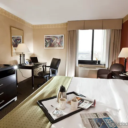 The Laguardia Hotel