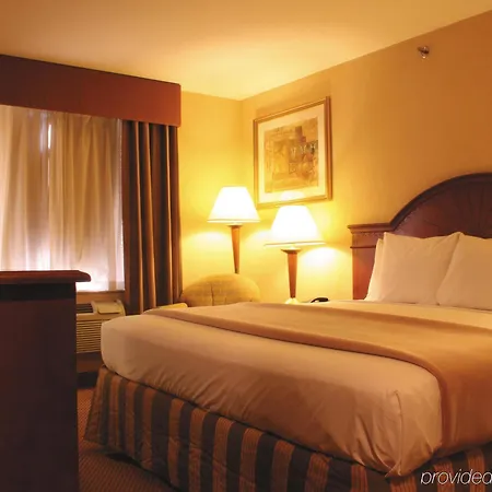 La Quinta By Wyndham Queens Hotel New York