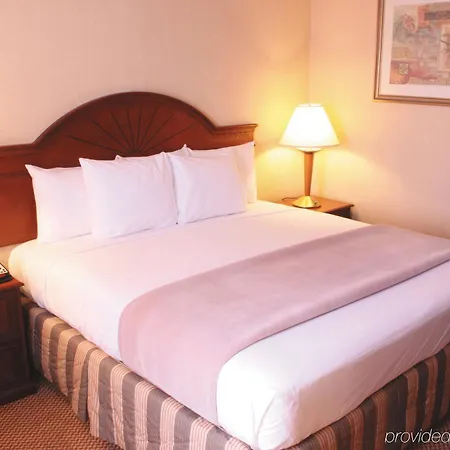 Hotel La Quinta By Wyndham Queens New York