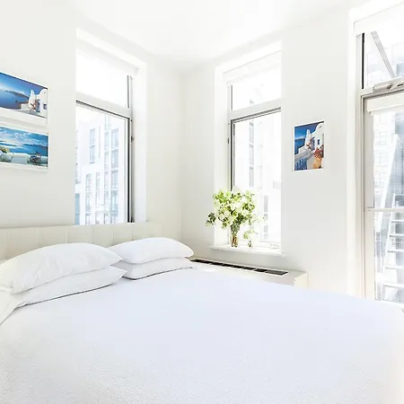 Impeccable Three Bedroom Midtown Apartment *
