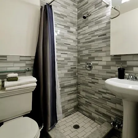 Stylish Upper East Side 2 Bed 2 Bath New York