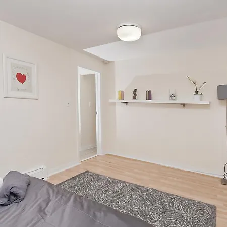 One Bedroom With Backyard - Brooklyn Holiday home
