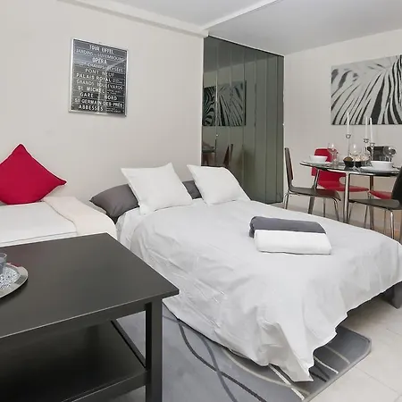 One Bedroom With Backyard - Brooklyn New York