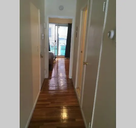 Apartment Large One Bedroom With Cozy Backyard *