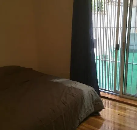 Apartment Large One Bedroom With Cozy Backyard *