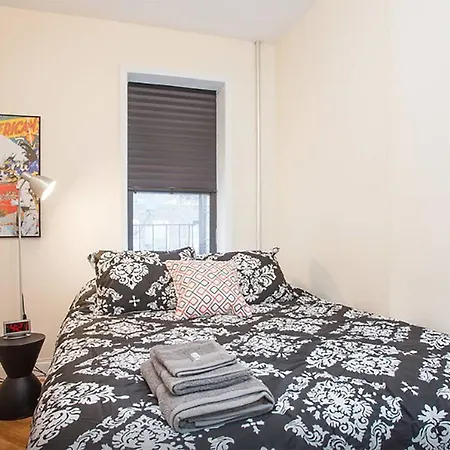 Five Bedroom With Parking Steps To Train New York