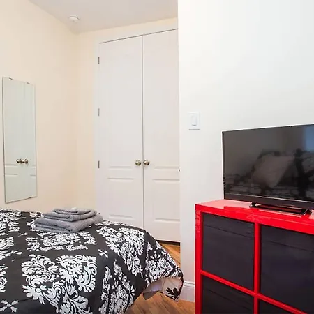 Apartment Five Bedroom With Parking Steps To Train New York