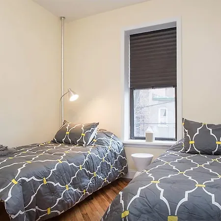 Apartment Five Bedroom With Parking Steps To Train New York