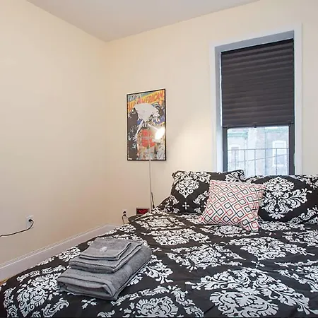 Apartment Five Bedroom With Parking Steps To Train *