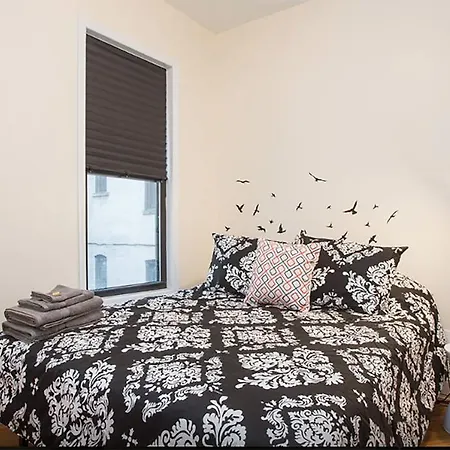 Apartment Five Bedroom With Parking Steps To Train *
