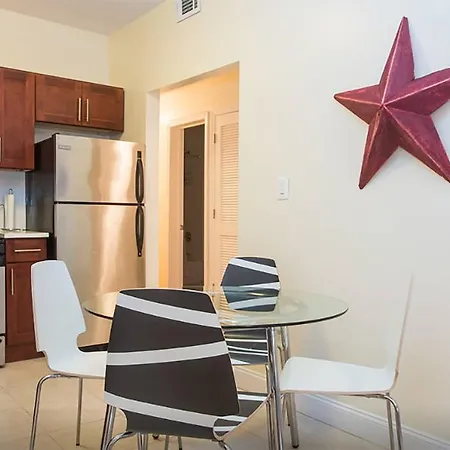 Apartment Five Bedroom With Parking Steps To Train *