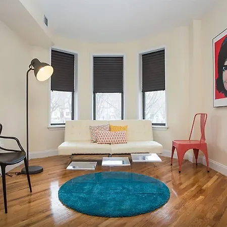 Five Bedroom With Parking Steps To Train New York
