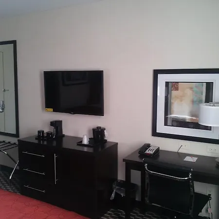 Howard Johnson By Wyndham Jamaica Ny Near Airtrain Jfk