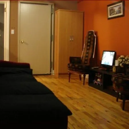 Bed & Breakfast Harlem 2*