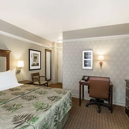 Hotel The At 3*