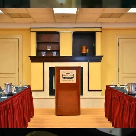 Hotel Courtyard By Marriott Laguardia Airport 3*