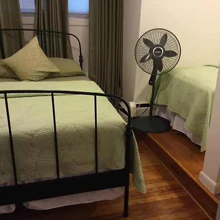 Stunning 7 Bedroom With 4 Bathrooms - Sleeps 25 New York