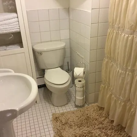 Stunning 7 Bedroom With 4 Bathrooms - Sleeps 25 New York