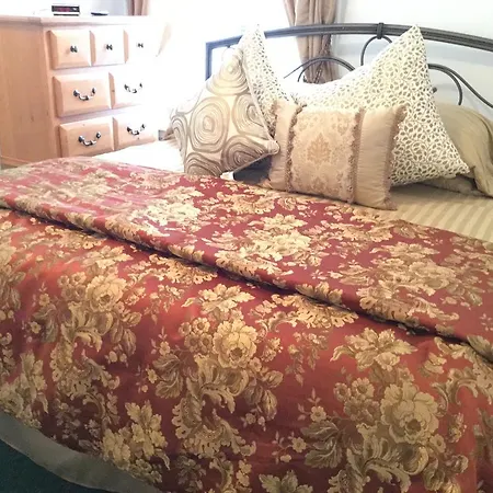 Stunning 7 Bedroom With 4 Bathrooms - Sleeps 25 New York
