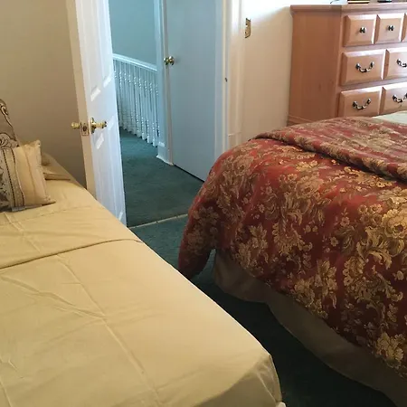 Holiday home Stunning 7 Bedroom With 4 Bathrooms - Sleeps 25 New York