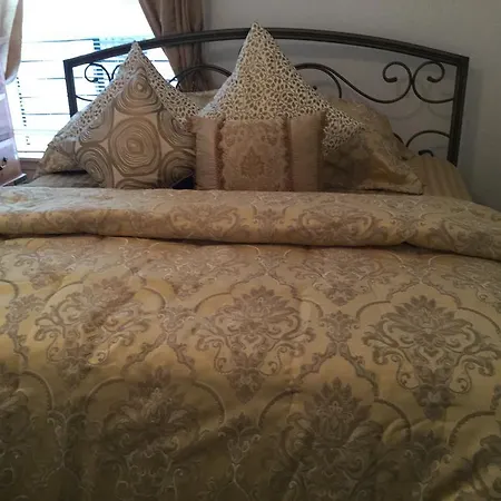 Holiday home Stunning 7 Bedroom With 4 Bathrooms - Sleeps 25 *