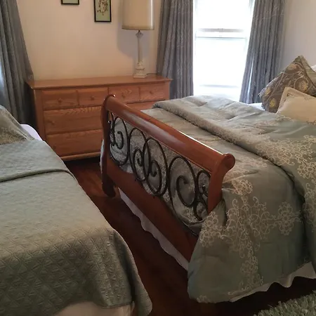 Holiday home Stunning 7 Bedroom With 4 Bathrooms - Sleeps 25 New York