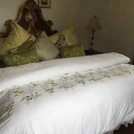 Holiday home Stunning 7 Bedroom With 4 Bathrooms - Sleeps 25 *