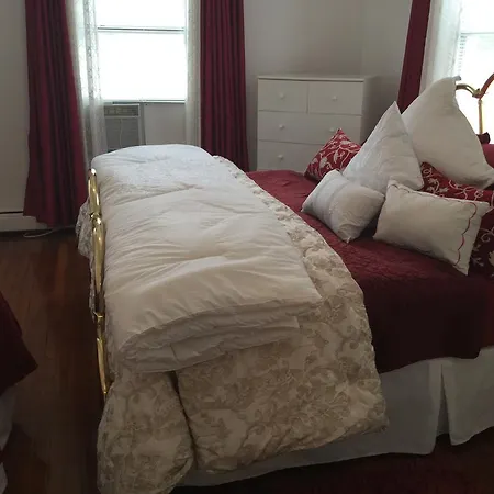 Stunning 7 Bedroom With 4 Bathrooms - Sleeps 25 New York