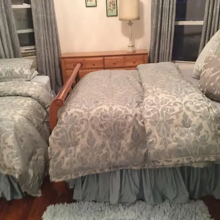 Holiday home Stunning 7 Bedroom With 4 Bathrooms - Sleeps 25 *