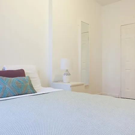 Apartment Two Bedroom In Harlem