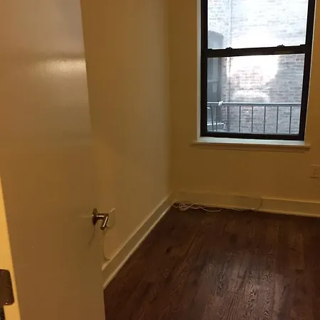 Cozy Near Park New York