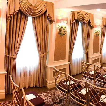 Hotel Plaza Athenee