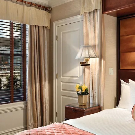 Hotel The Iroquois Times Square, A Small Luxury Hotel New York