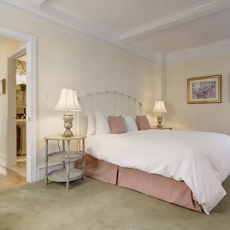 Hotel Roger Smith 3*