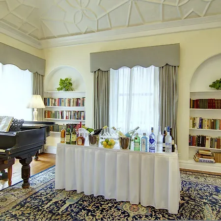 Hotel Roger Smith