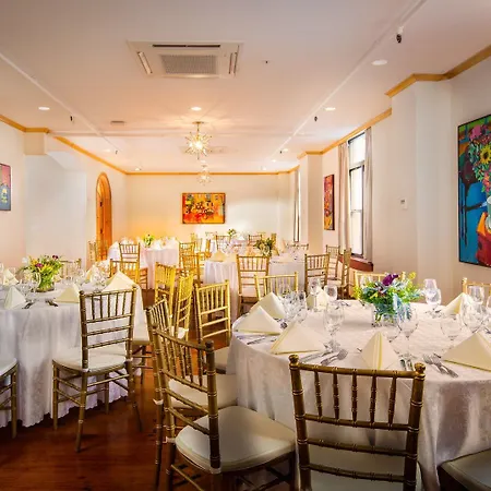 Hotel Roger Smith 3*