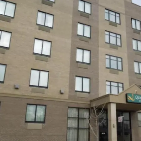 Hotel Quality Woodside Queens 3*