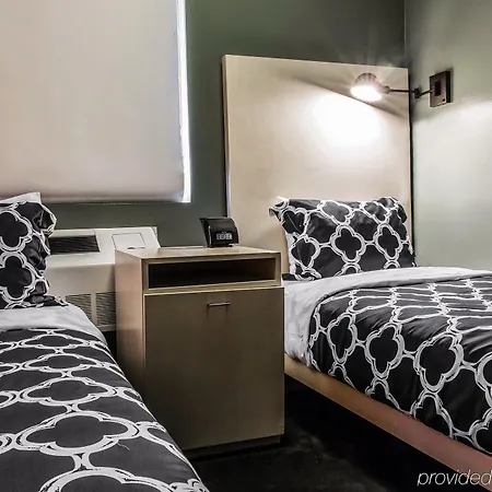 Essence Hotel 3*