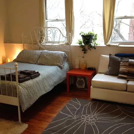 Greenpoint Apartment *