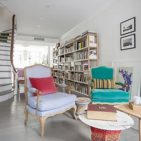 Upper East Side Apartment *