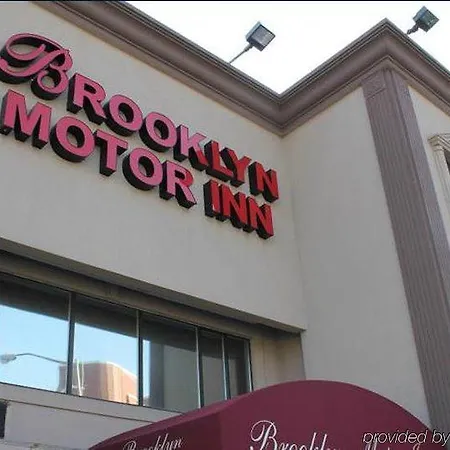 Brooklyn Motor Hotel 2*