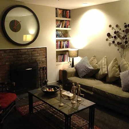 Colonial House Bed & Breakfast New York