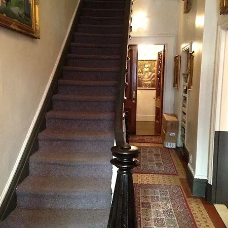 Colonial House Bed & Breakfast 3*