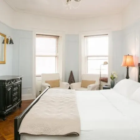 Lefferts Manor 3*