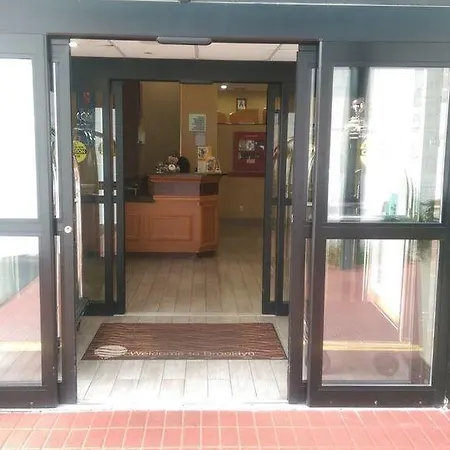 Red Lion And Brooklyn Hotel 3*