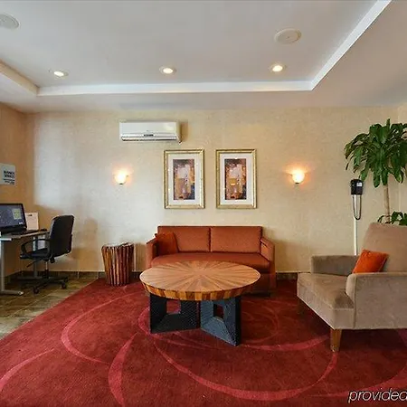 Country & By Radisson, Staten Island Hotel