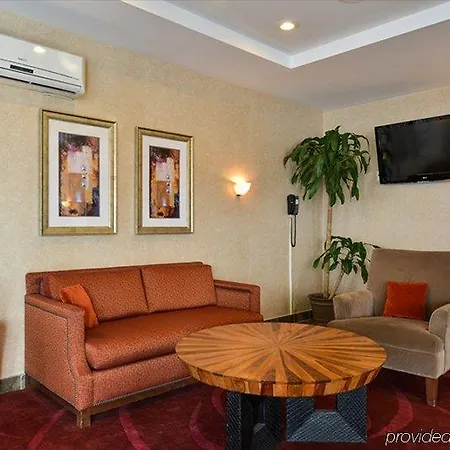 Country & By Radisson, Staten Island Hotel New York