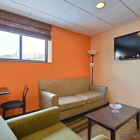 Country & By Radisson, Staten Island Hotel