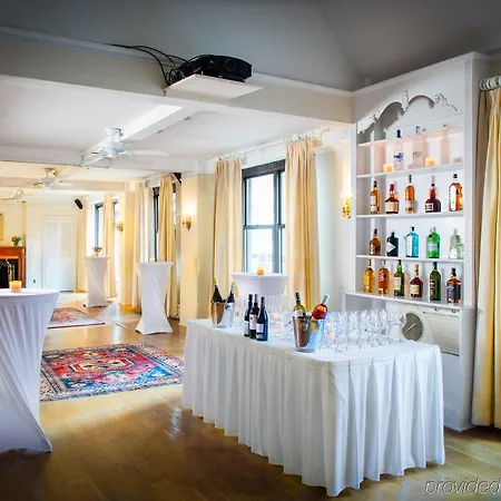 Roger Smith 3* New York