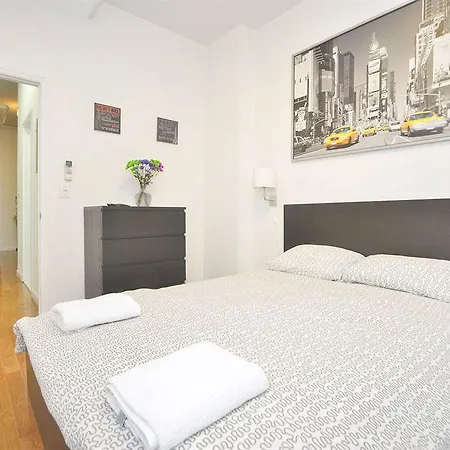 Cozy Two Bedrooms Near Times Sq - Nyc *